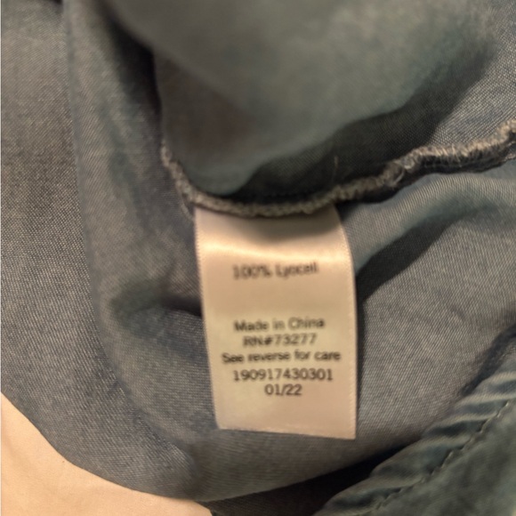 Chic Blue Patterned Blouse with Ruffle Sleeves - Picture 5 of 6